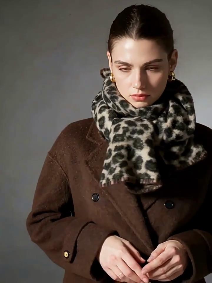 Women Leopard Print Scarf Soft Warm Thick Shawl Vintage Animal Pattern Neck Wrap Fashion Winter Scarves for Coat Matching