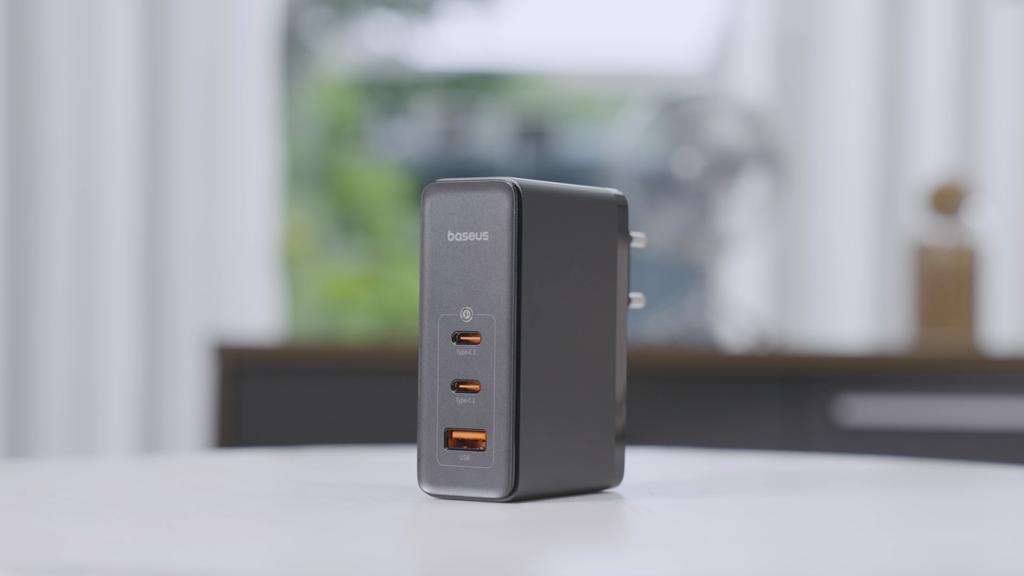 Baseus GaN5 Pro 160W Digital Fast Charger Dual Type-C USB Charger