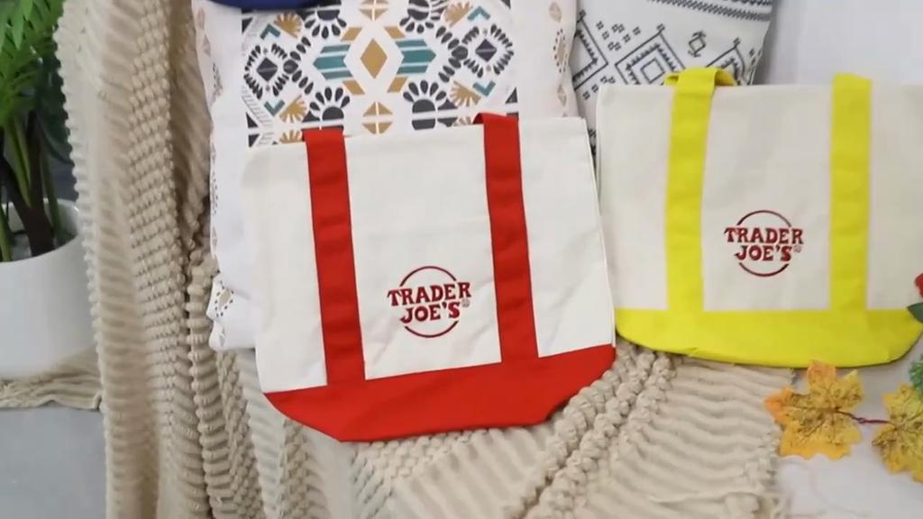 Стильная и вместительная сумка-тоут с цветочным принтом от Trader Joe's для лета, пляжа и шопинга