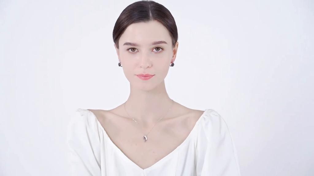 Black Awn Женские серьги-кольца с черным камнем