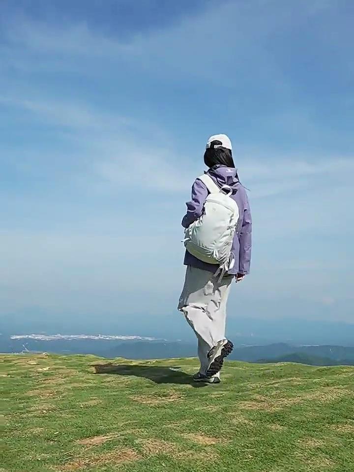 CAMEL Lightweight Backpack, Travel/Hiking/Outdoor Mountaineering Backpack, Lilac Purple, 47.5*29*13cm