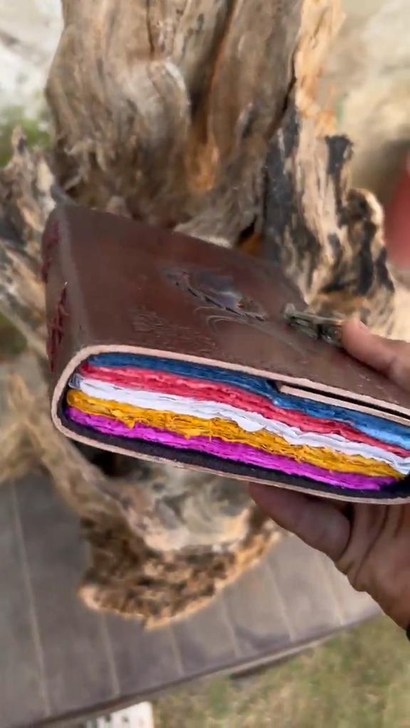 Блокнот из кожи ручной работы с тройной луной: Блокнот с тиснением под камень