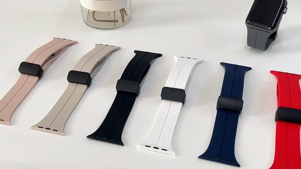 1Pcs Silicone Magnetic Strap For Apple Watch Band 49mm 44mm 45mm 41mm 40mm 42mm 38mm Magnetic Bracelet For iWatch Series 8 SE 7 6 5 3 2 1 Watchband