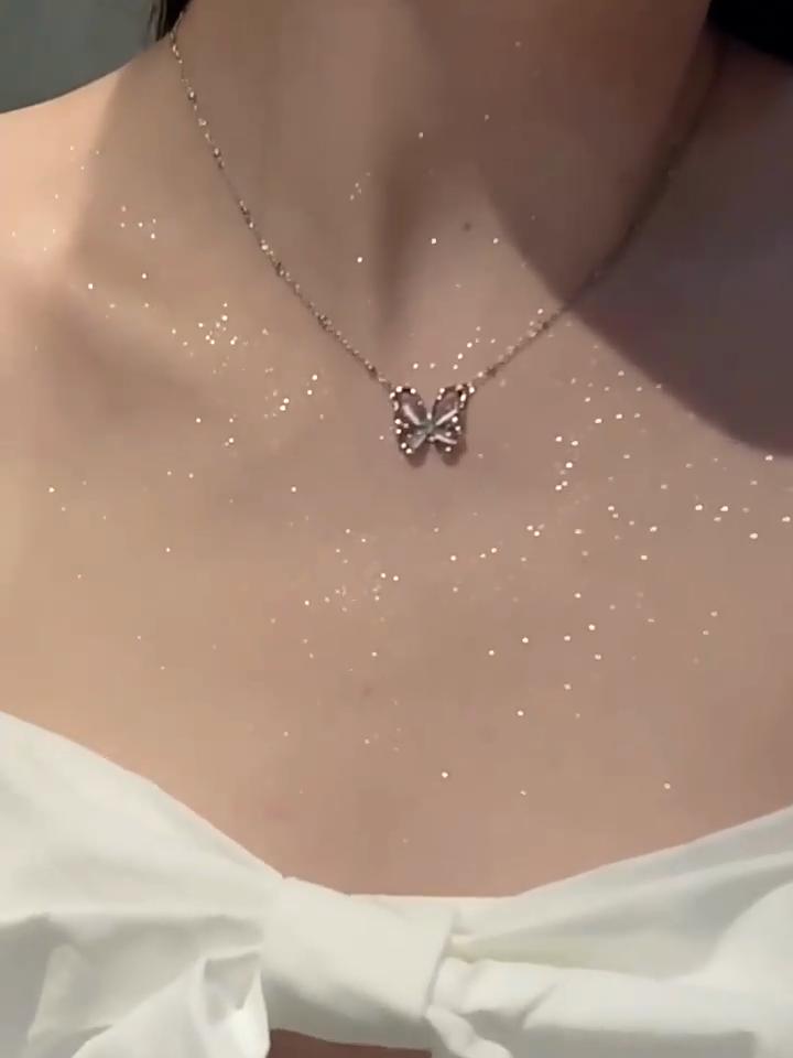 Strawberry Crystal Butterfly Necklace Women's Summer Sense Niche Design Collarbone Chain 2023 New Trendy Temperament Accessories