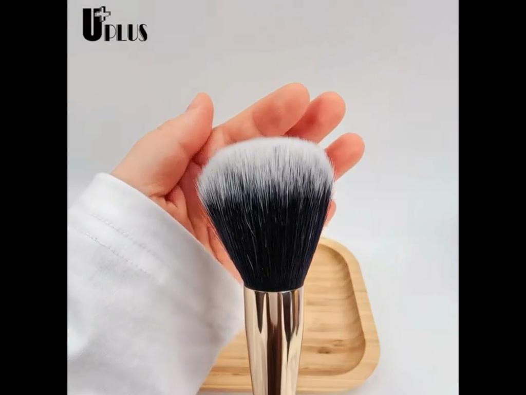 UPLUS Extra Large No. 91 Powder Brush, Soft Fluffy Blush, Setting Powder, Contouring, 1 pack