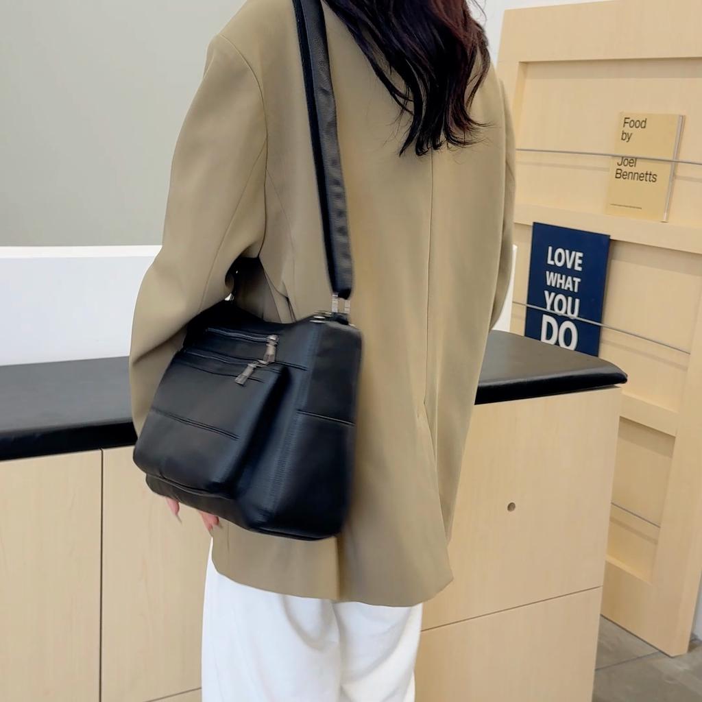 Women's Crossbody Bag Multi-Layer Bag Soft Leather Middle-Aged Mother Shoulder Bag