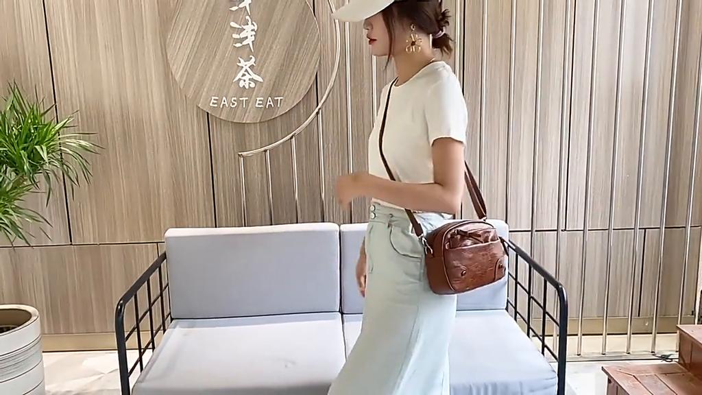 Маленькая женская сумка в винтажном стиле