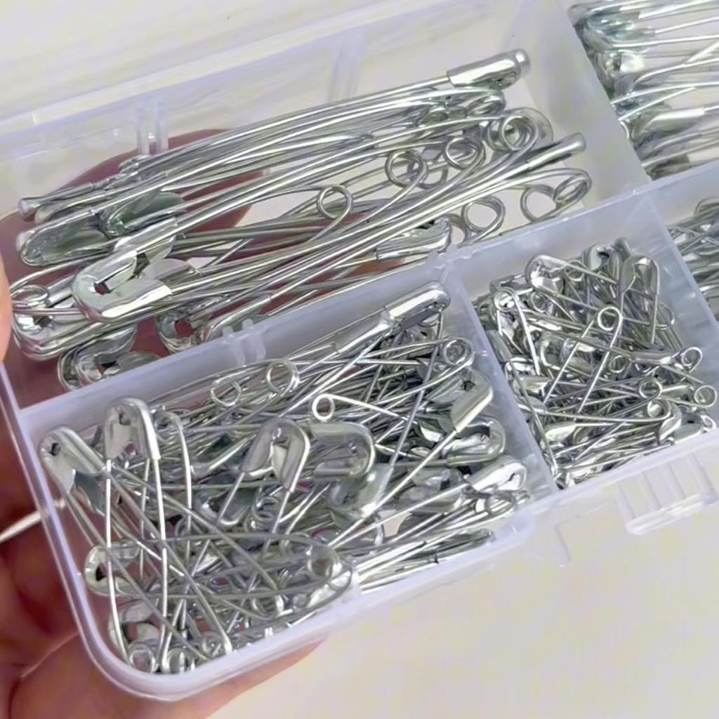260Pcs Boxed Iron Pin Stainless Steel Safety Pins DIY Rustproof Buckle Pin Metal Brooch Badge