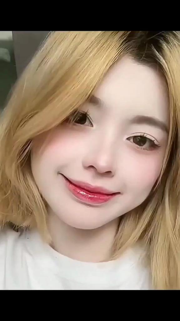 Mirror Glossy Lip Glaze Moisturizing and Hydrating Lip Mud Natural Whitening Lip Balm Waterproof Lipstick Non-stick Cup Long-lasting Setting Makeup