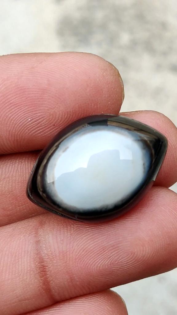 Snack Eye Banded Agate Gemstone, 35.35 Carat, 26x19x11 MM Size.