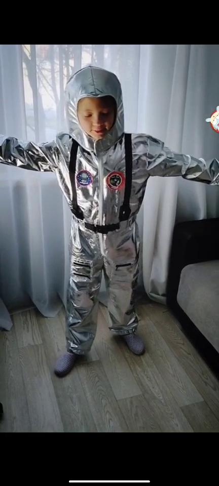 Серебристый комбинезон космонавта на косплей для мальчика