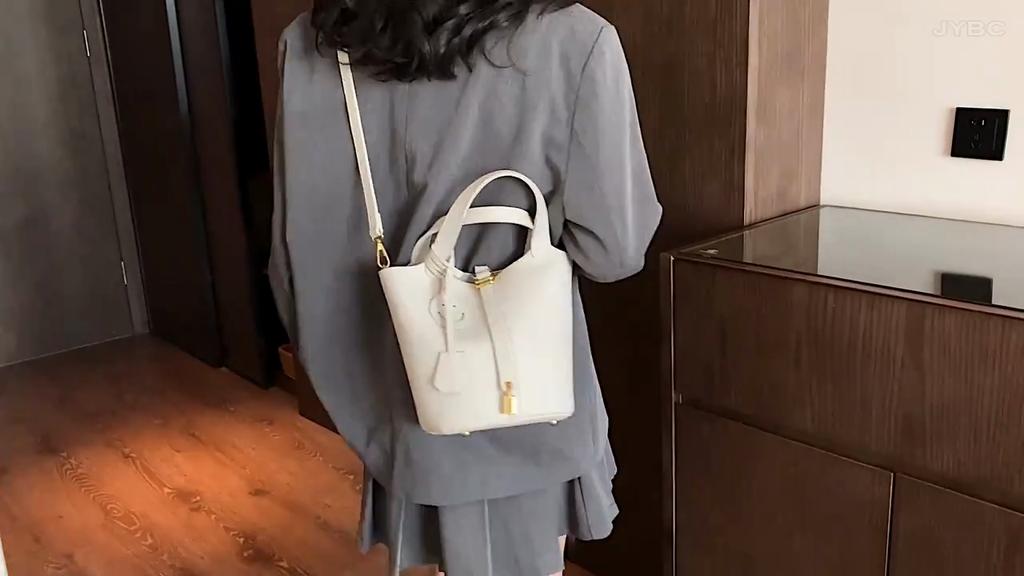 Niche Lychee Pattern Bag 2023 New Handbag Shopping Basket Female Bag Bucket Bag Simple Mother Bag Crossbody Bag