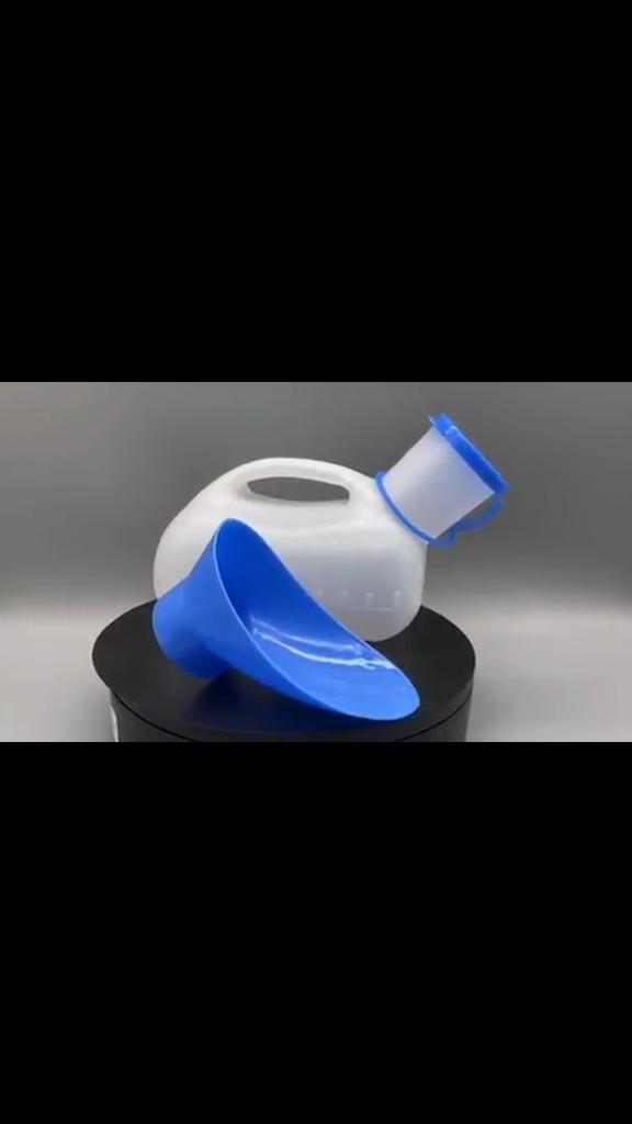 Универсальный писсуар двойного назначения объемом 1000 мл с интерфейсом для пациентов пожилого возраста