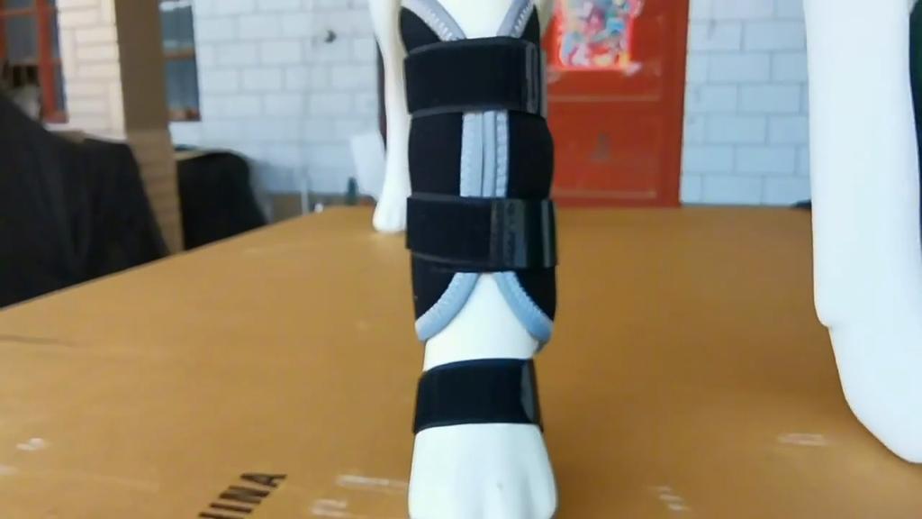 Бандаж на переднюю лапу кошки для восстановления после травмы - Регулируемый рукав для поддержки суставов и связок у питомца - Мягкая защитная повязка