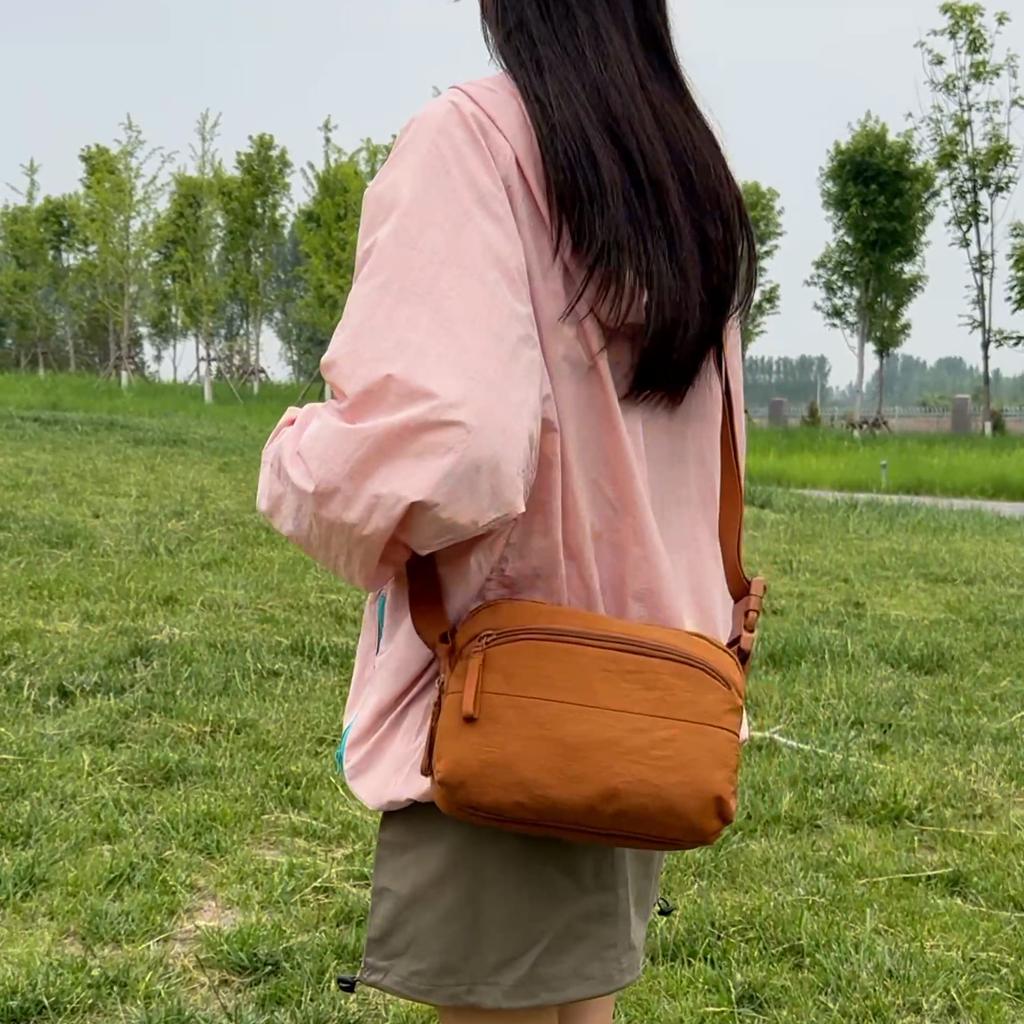 Женская легкая сумка через плечо