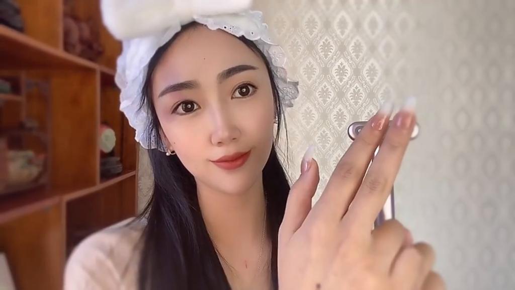 EMS Micro-Current Eye Massage Eye Beauty Instrument Heating Eye Cream Introduction Instrument Desalting Eye Beauty Instrument