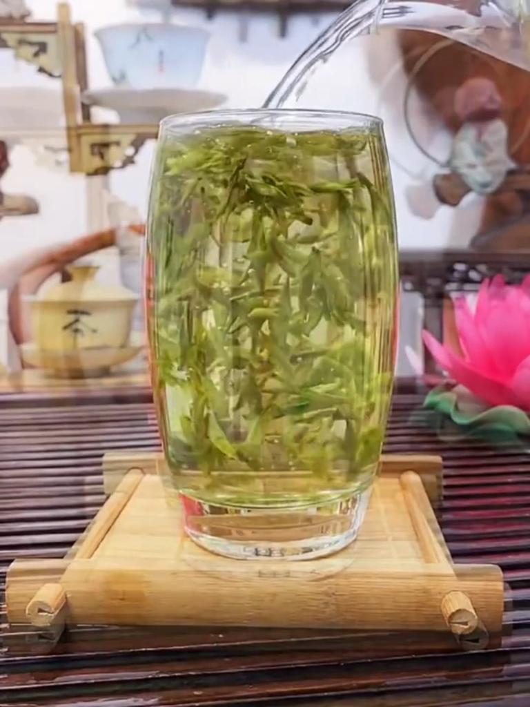 Yunnan Raw Tea Leaves White Buds Spring Tea Raw White Bud Spores Pu'er Raw Tea