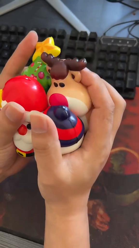 4pcs Christmas Anti-Stress Relief Toy Santa Claus Xmas Tree Squeeze Bounce Toy Kids New Year Gift Christmas Party Decor