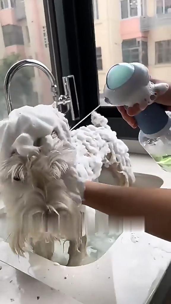 Shampoo Frother for Dogs Shampoo Dispenser Electric Pet Bathing Accessories Rechargeable Shampoo Dispenser Waterproof Dog