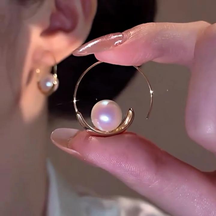 2024 Trendy High-End French Pearl Earrings for Women: Elegant Niche Style