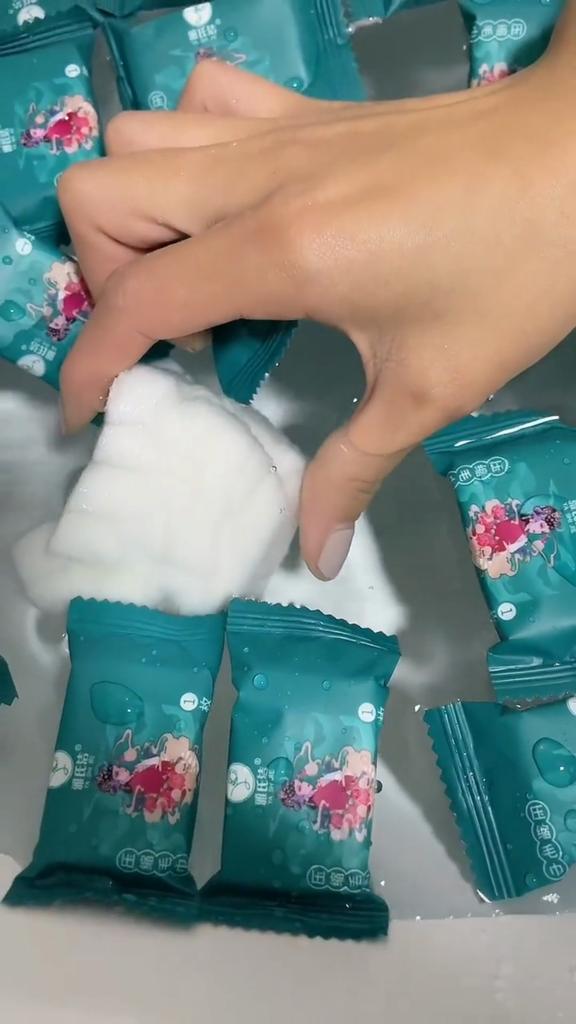 30pcs Disposable Towel Compressed Portable Travel Non-woven Face Towel Water Wet Wipe Outdoor Moistened Tissues Candy Towels