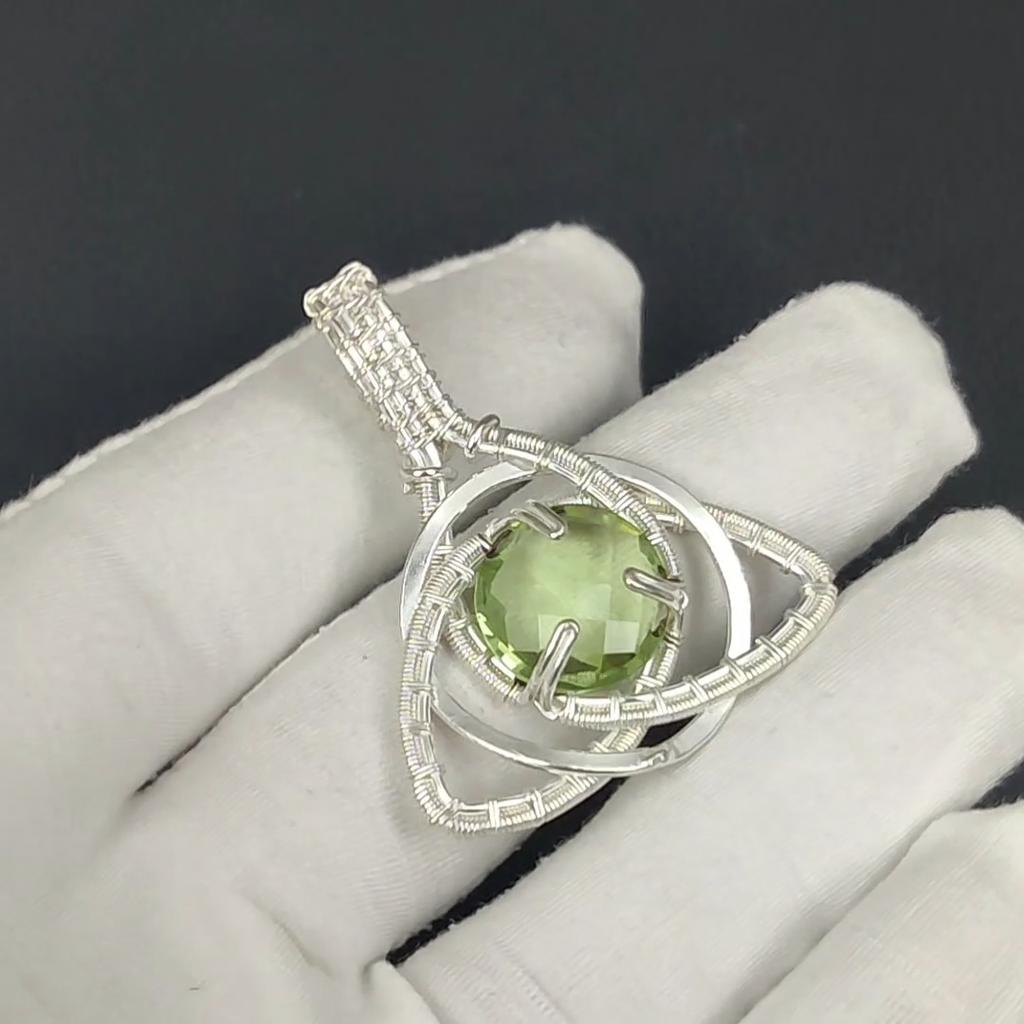 Серебряный кулон с драгоценным камнем перидот из стерлингового серебра 925 пробы — дизайн ручной работы, повседневные украшения с кельтским семейным узлом, подарок для мамы