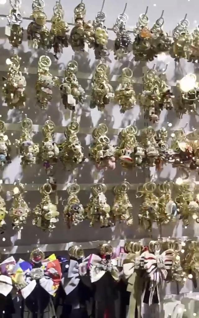 Creative Animal Dolphin Keychain Simple Light Luxury Korean Fashion Keychain Metal Diamonds Car Charms Women Bag Charms Keyring