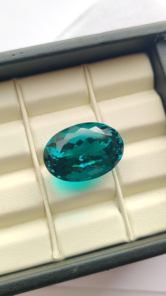 Натуральный стеклянный камень овальной огранки, ограненный свободный камень, 31,20 карата, камень размером 24x16x14.