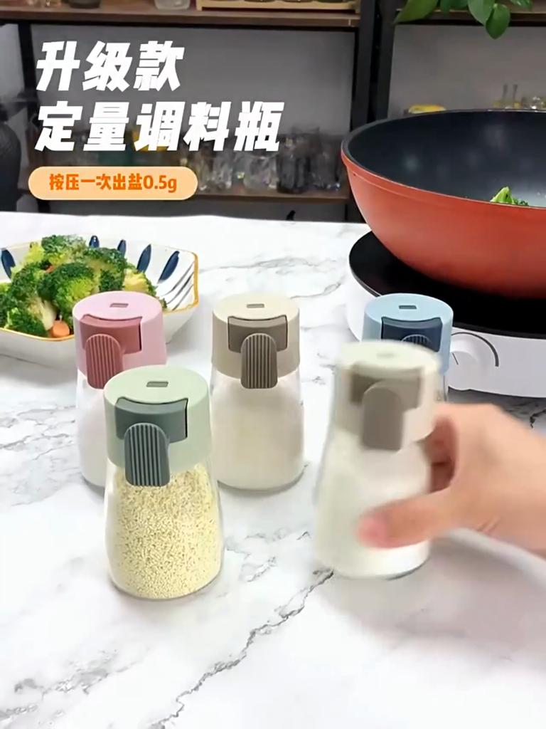 Новая улучшенная точная количественная нажимная герметичная стеклянная бутылка для приправ. Каждый раз при нажатии дозируется 0,5 г соли для приготовления пищи.